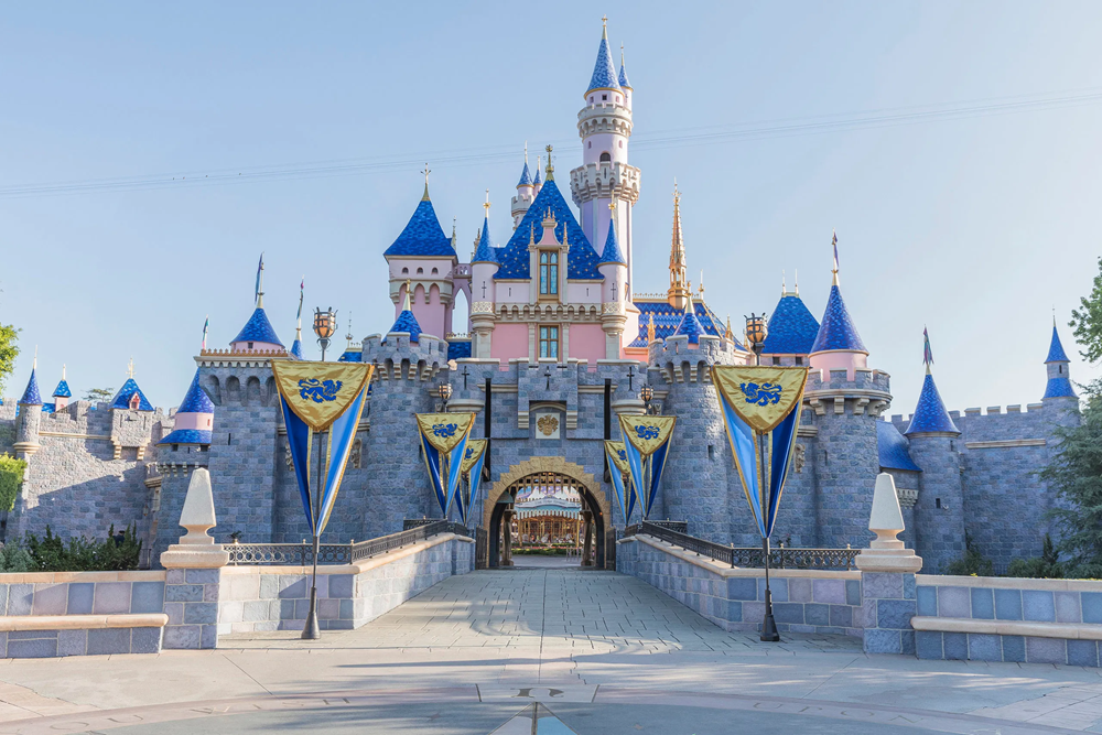 華特迪士尼公司成立 100 週年之際，迪士尼樂園度假區有什麼新鮮事